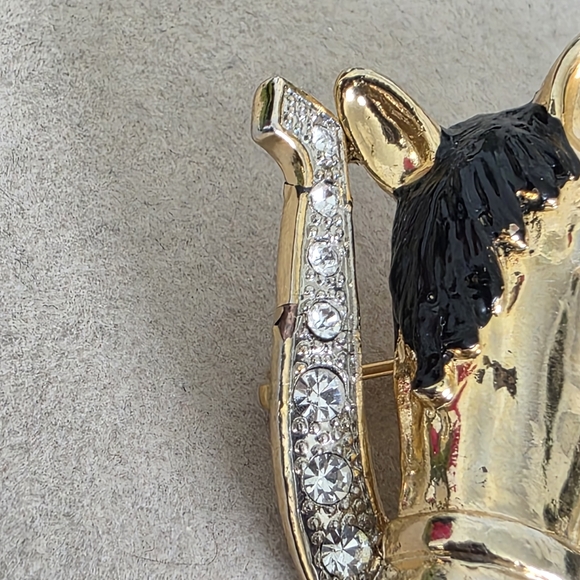 Vintage 80s Equestrian Horse with Horseshoe Brooch Pin - Picture 8 of 8